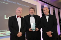 Peter Hendy (left), Bill Johnson, network manager of Lothian Buses and Stephen Ashton of award sponsors Unipart Logistics