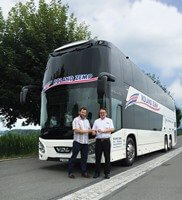 Martin Keller, Sales, VDL Bus & Coach Suisse (left) with Roland Zemp from Roland Zemp Carreisen. VDL