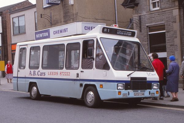 CVE Omnis were never common. This one was operating a local service in Rothwell for AB Cars of Kippax in April 1991