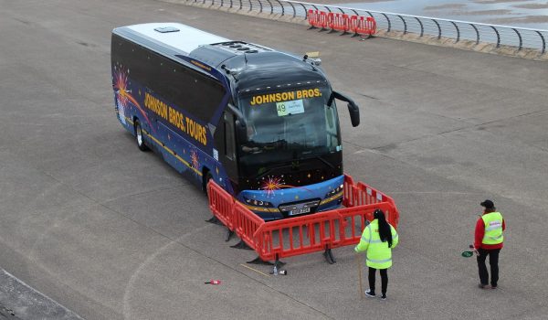 ohnson Bros Tours’ Neoplan Tourliner P10 is seen undertaking the Saturday driving test. The coach is the first of its kind to enter service in the UK (see separate story on p12). The vehicle won Neoplan trophy for the top Neoplan and the top touring/express luxury coach. GARETH EVANS