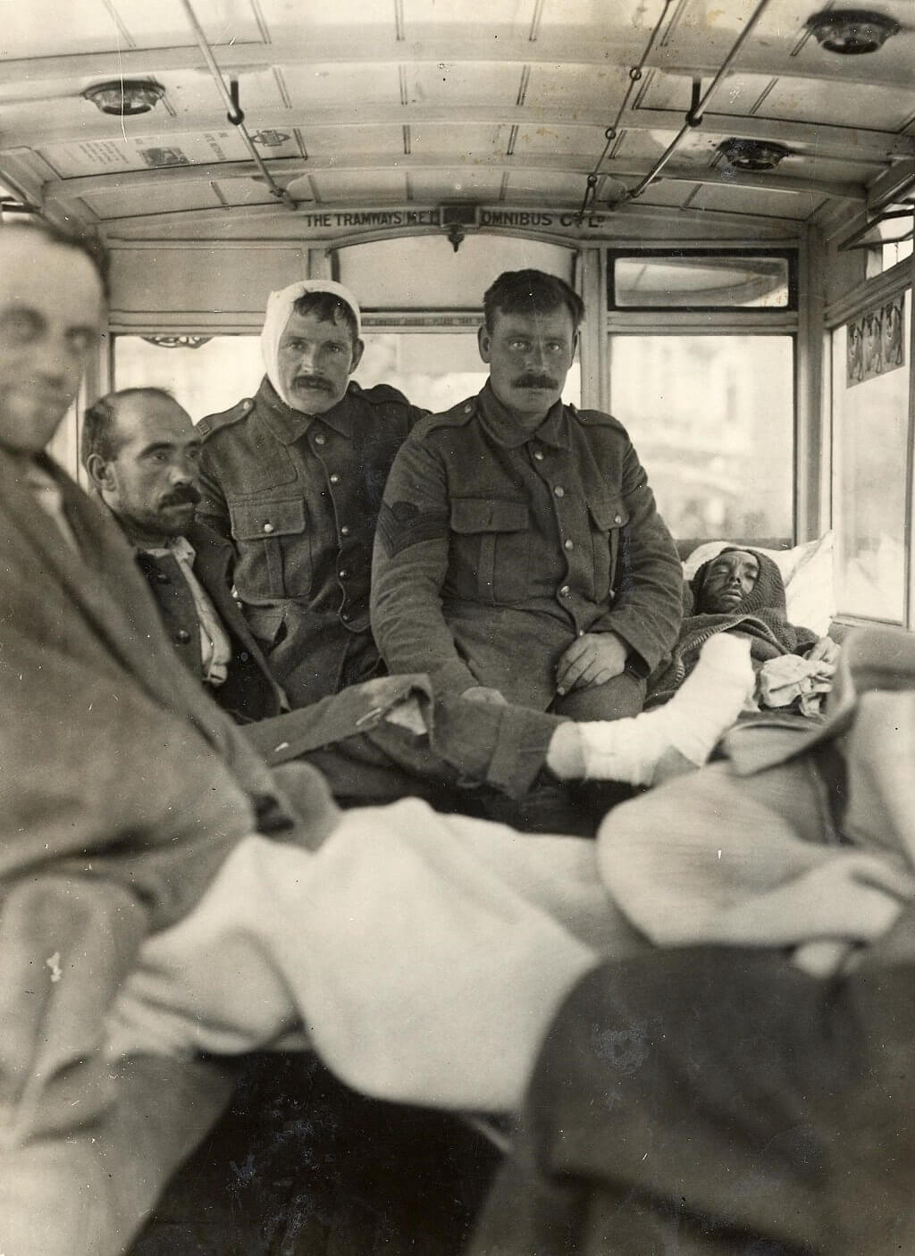 4 An MET Daimler bus being used as a makeshift ambulance in 1914. Copyright London Transport Museum Collection
