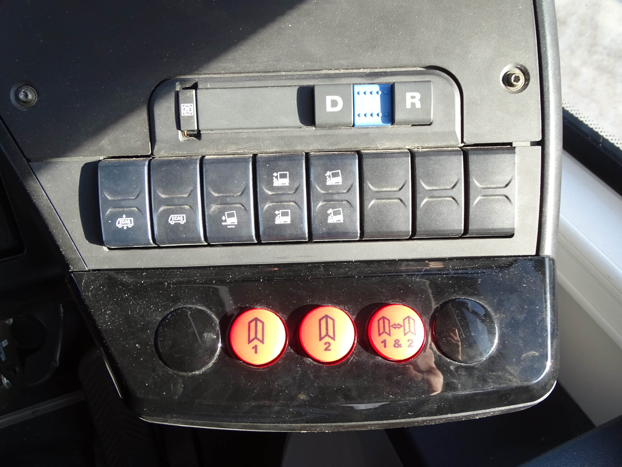 15-E10 Buttons-min