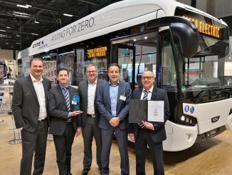 (L to r) Gerhard Ros, Matthias Olyschläger, Boris Höltermann, Alex de Jong & Dietmar Roggon with the EBUS award. VDL