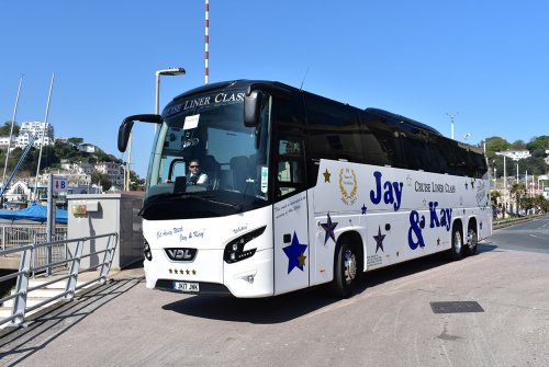 Jay & Kay’s coach looks great on the English Riviera. Alan Payling