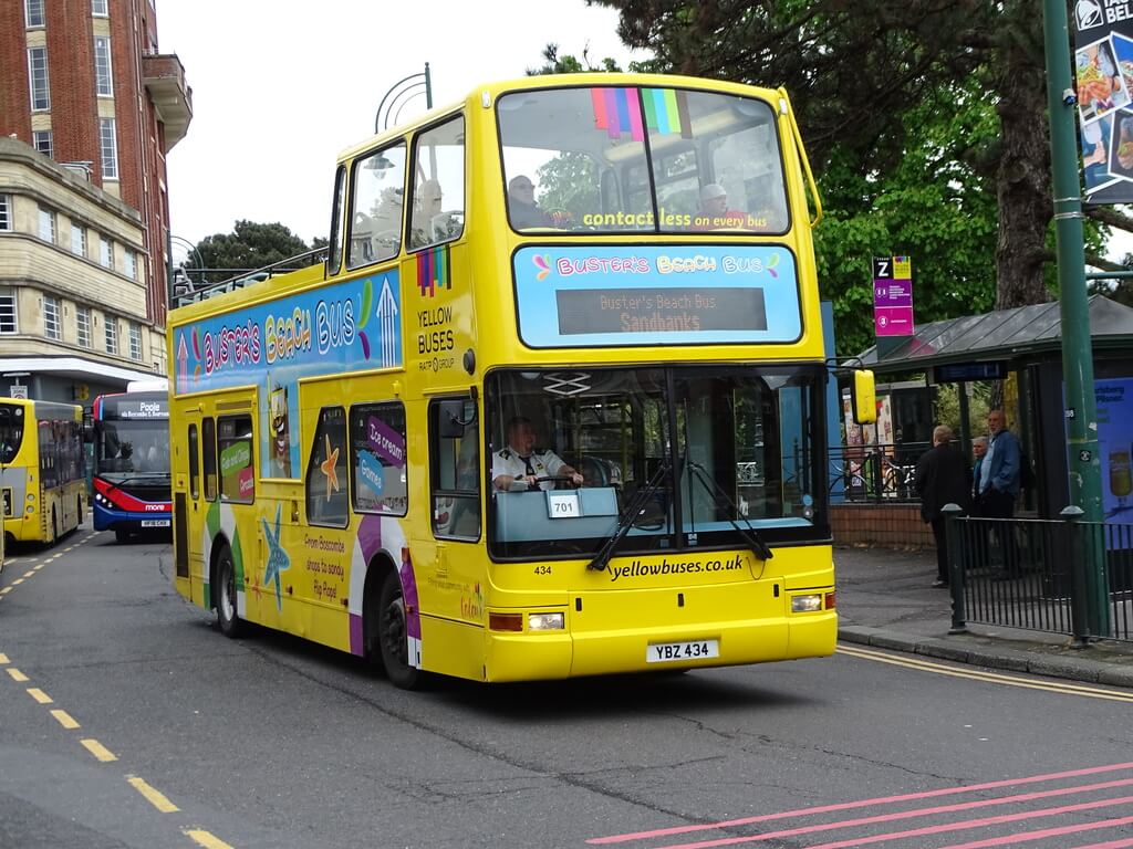 yellow bus tour london
