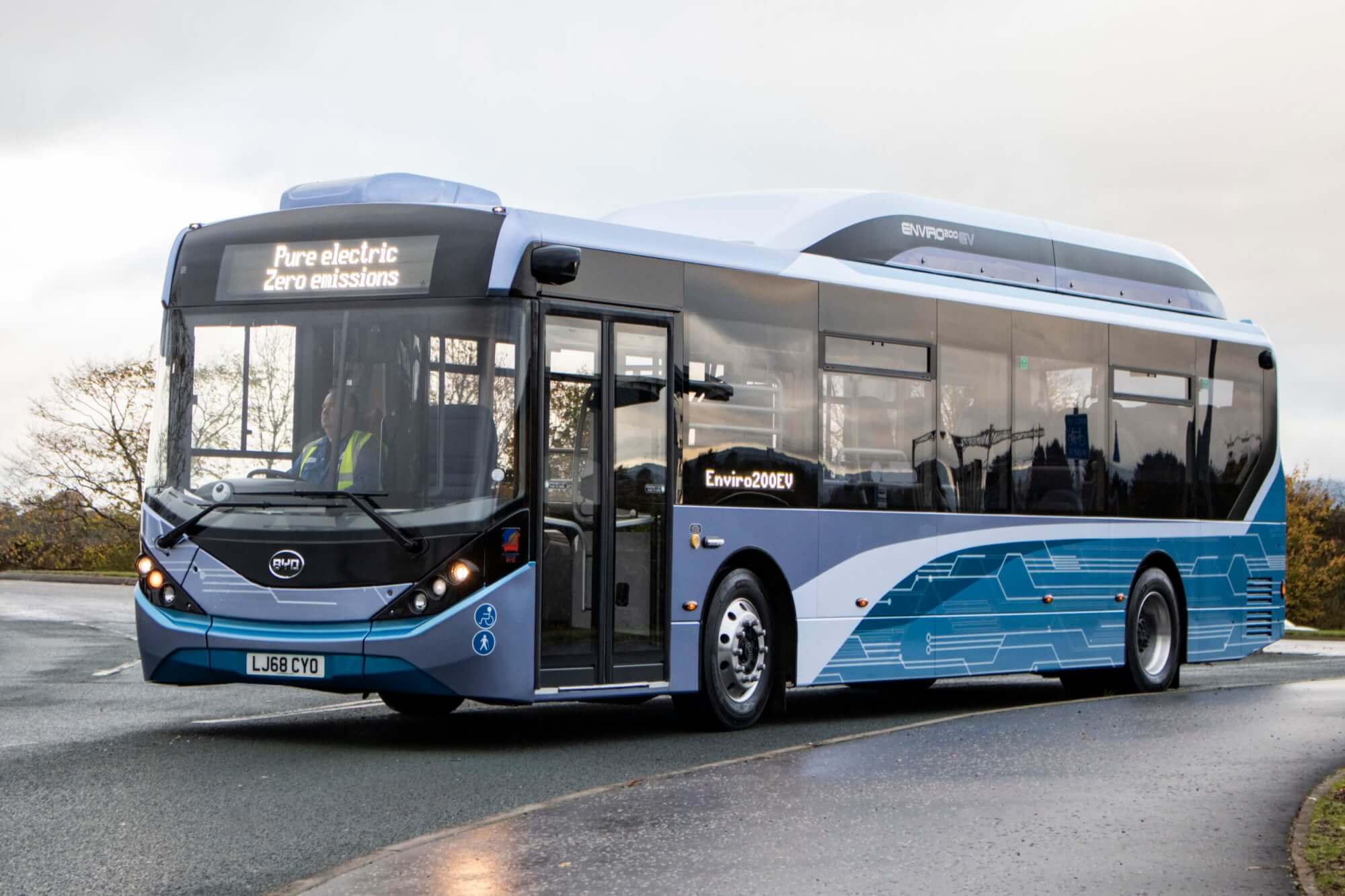 Reading Buses trials BYD ADL Enviro200EV CBW