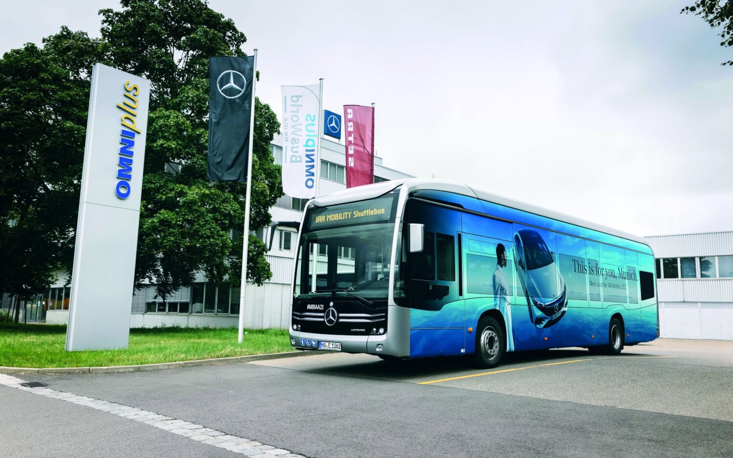 Unterwegs auf der Blue Lane: Vier vollelektrisch angetriebene Mercedes-Benz eCitaro übernehmen die Shuttlefahrten zwischen den Veranstaltungsorten der IAA MOBILITY 2021 in MünchenTravelling in the Blue Lane: four electrically-driven Mercedes-Benz eCit