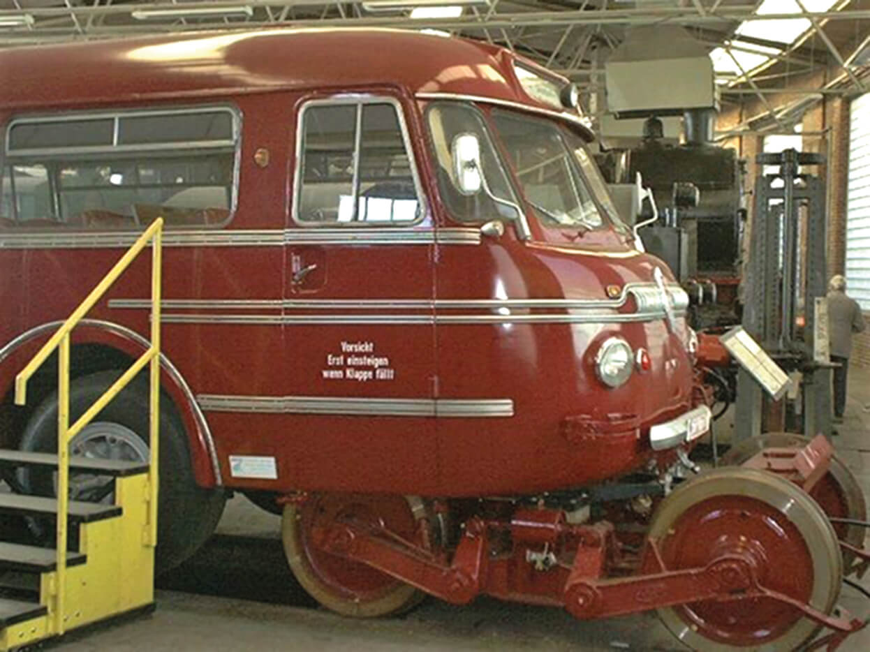 Подвижной состав железнодорожного автомобильного транспорта. Japan Bus 1970s.