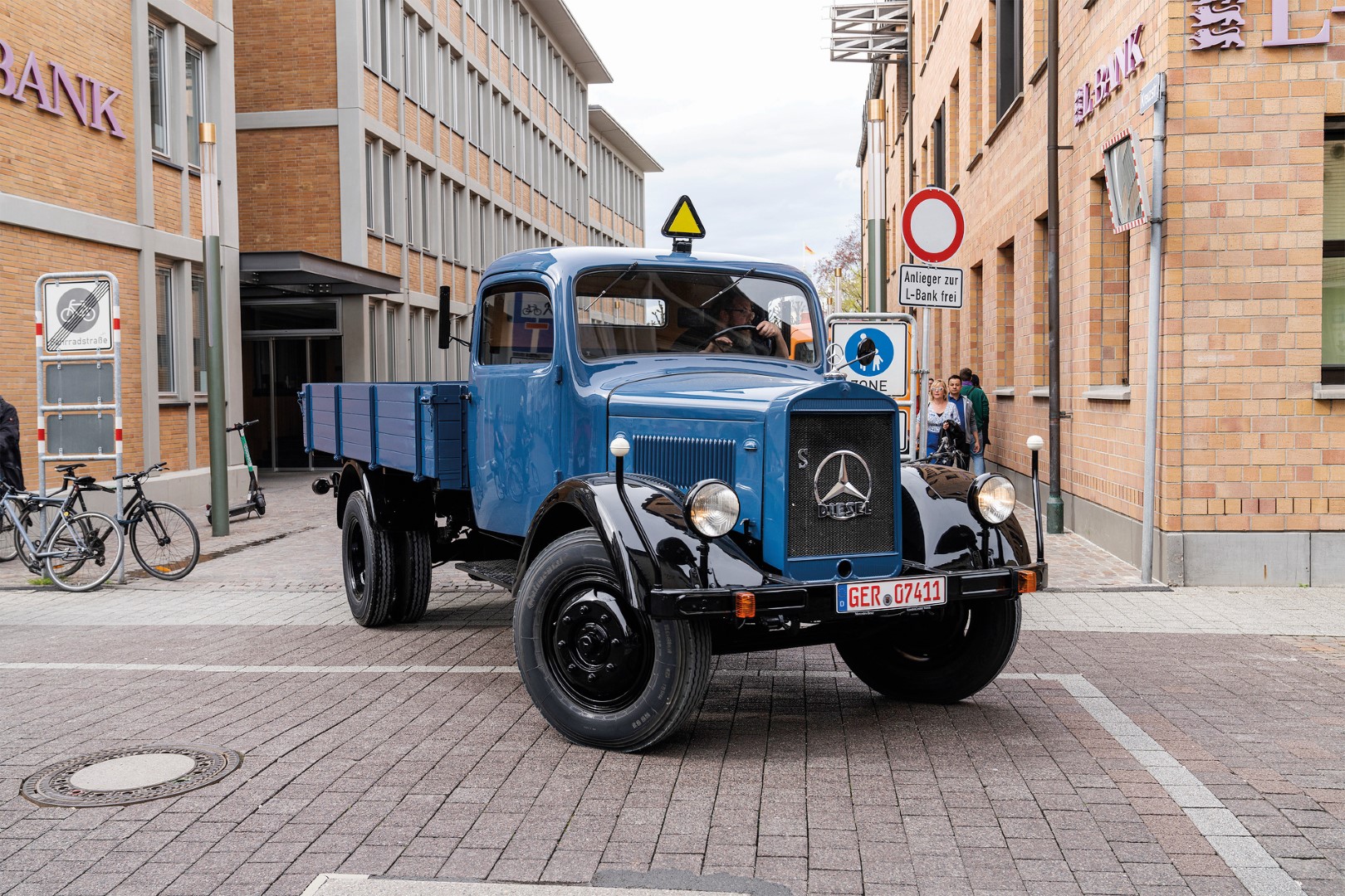 Fest für Klassiker in Karlsruhe: Mercedes-Benz Trucks mit Oldtimer-Lkw bei „Tribut an Carl Benz“Celebration for Classics in Karlsruhe: Mercedes-Benz Trucks with Vintage Trucks at “Tribute to Carl Benz”